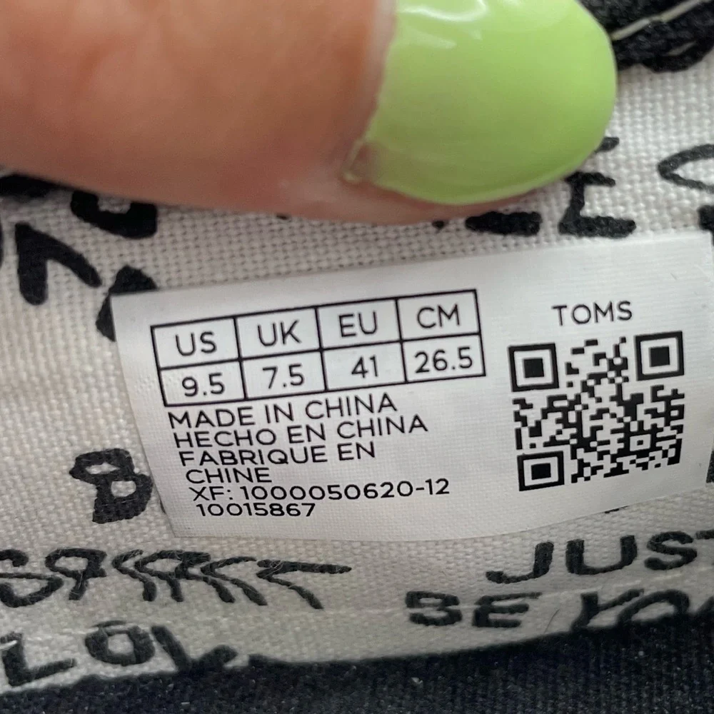 Toms Cordones Lugs black platform sneakers size 9.5